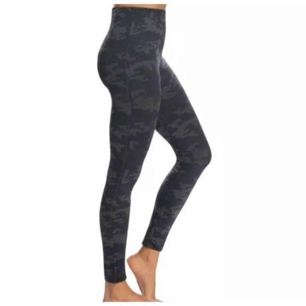 Spanx Legging Black Camo Womens Small Look At Me Seamless Slimming Tummy Control